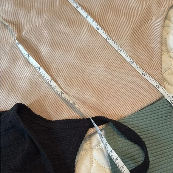 A new day Loft Old Navy Universal Thread Tank Tops Bundle Ribbed (3) Cropped (1) - Picture 4 of 13